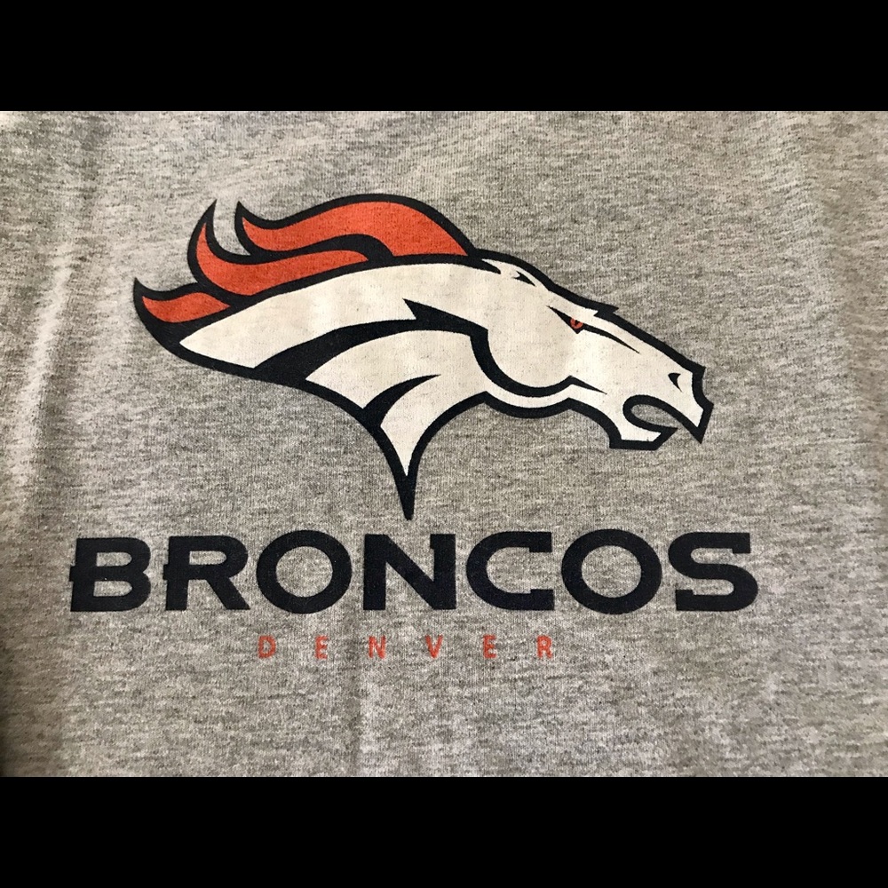 Denver Broncos long sleeved tshirt size yourh large 14/16